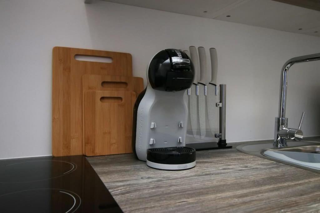 Contemporary Central Swindon 2BR, 3 beds - Parking - Housity