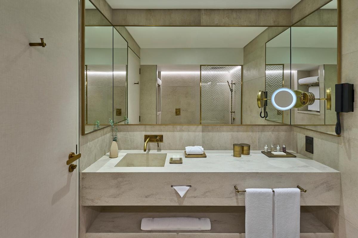 Suitetrails - ERTH Abu Dhabi Hotel