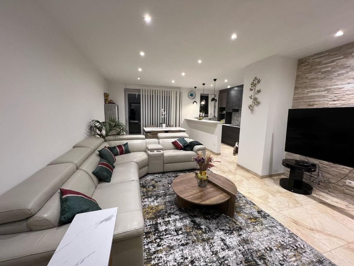 Lou et Hans - Housity