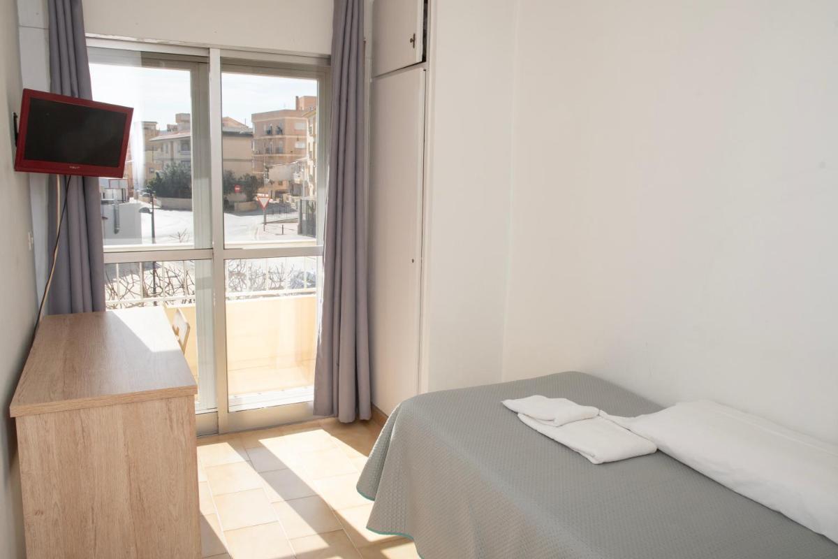 Pension Cuatro Vientos - Housity