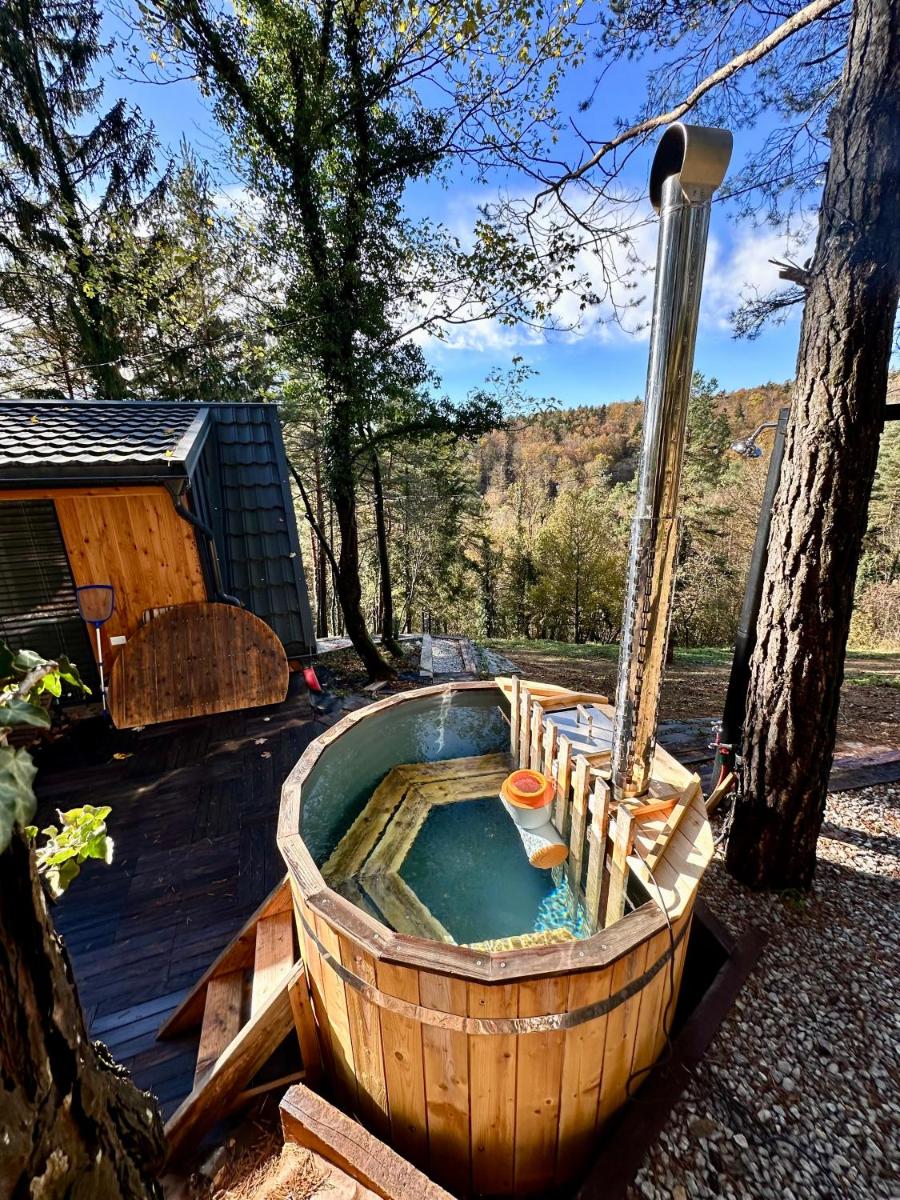 Romantic cabin with hot/cold tub and finnish sauna - Housity