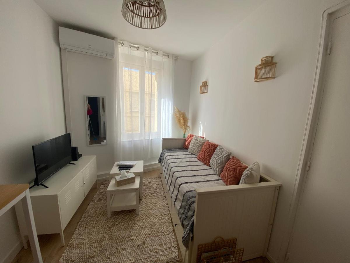 Studio ROMY les pieds dans l'eau 10 m de la mer - Housity