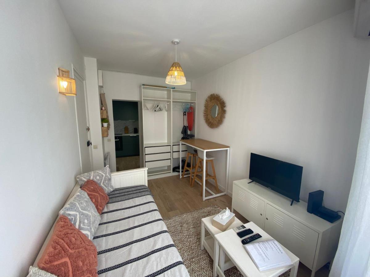 Studio ROMY les pieds dans l'eau 10 m de la mer - Housity