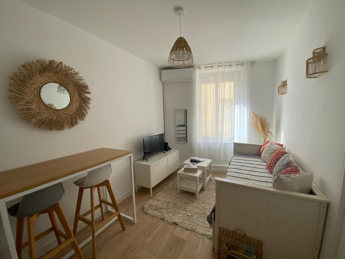 Studio ROMY les pieds dans l'eau 10 m de la mer - Housity