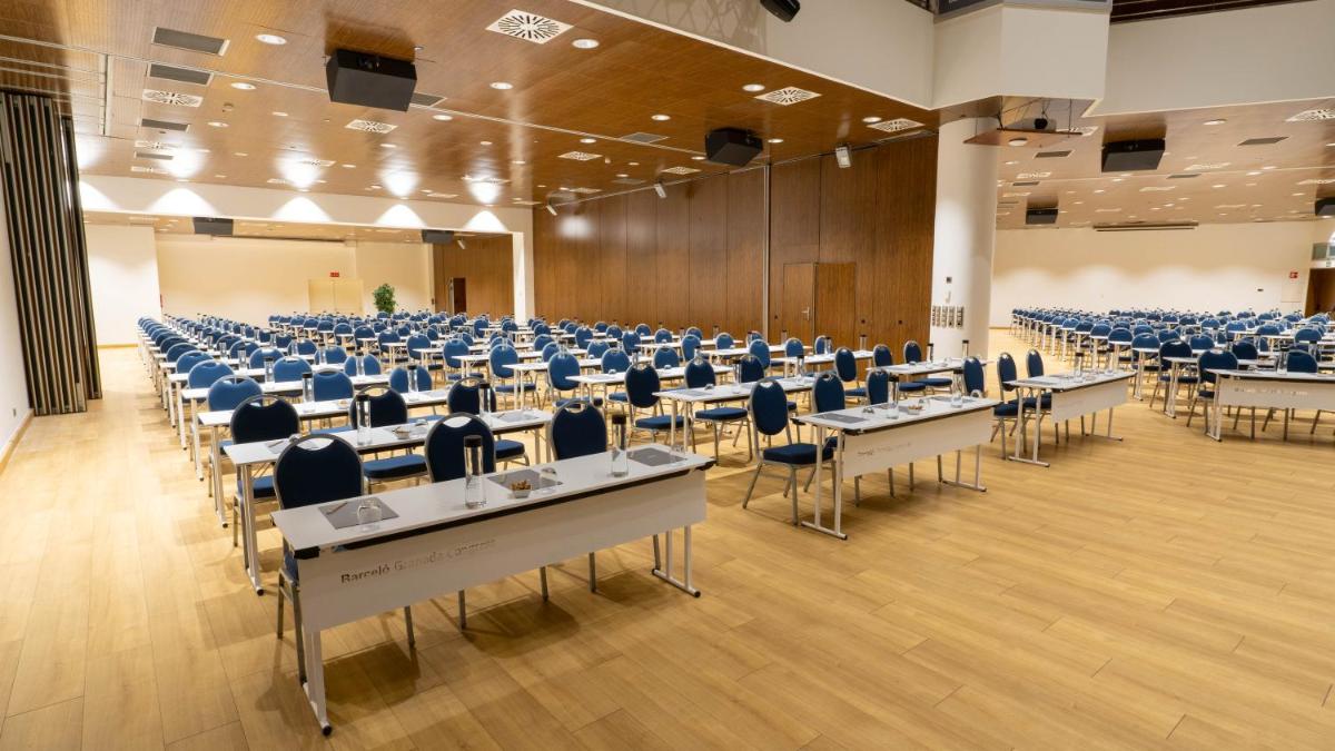 Zona business o sala de conferencias en Barceló Granada Congress