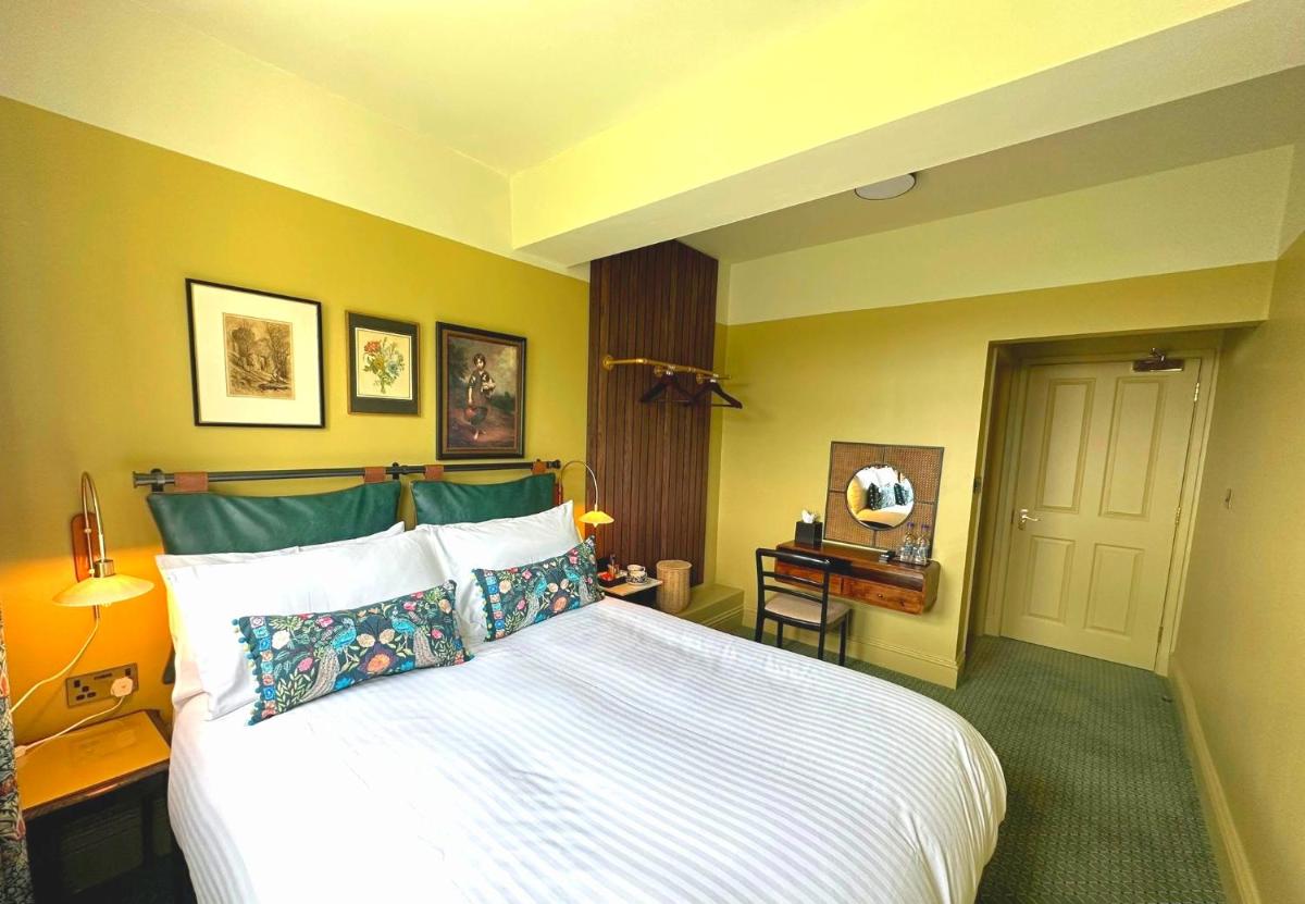 Eype's Mouth Country Hotel - Housity