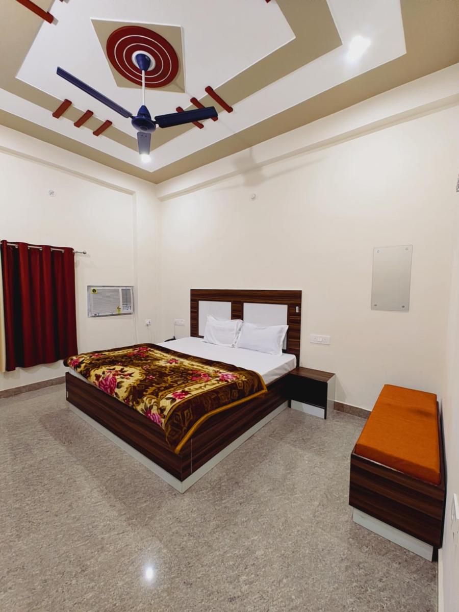 Hotel Shree Venktesh Nilayam 300 m from Ram Janam Bhumi - Housity