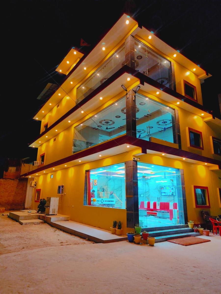 Hotel Shree Venktesh Nilayam 300 m from Ram Janam Bhumi - Housity