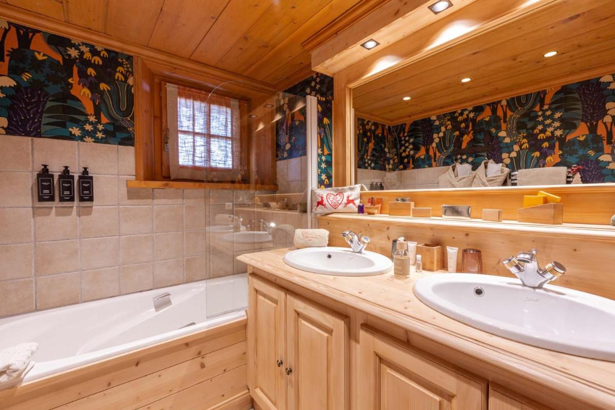 Salle de bains dans l'établissement Magic Megève Bois