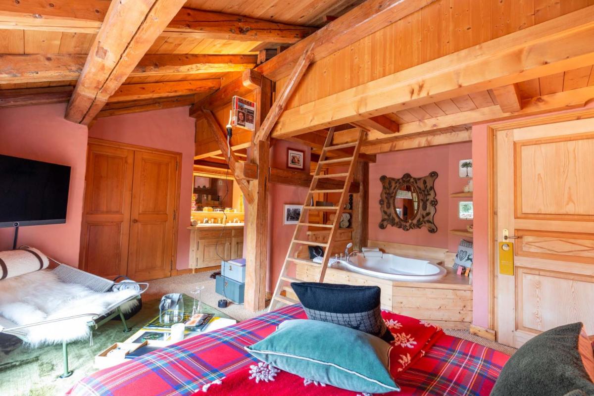 Un ou plusieurs lits dans un hébergement de l'établissement Magic Megève Bois