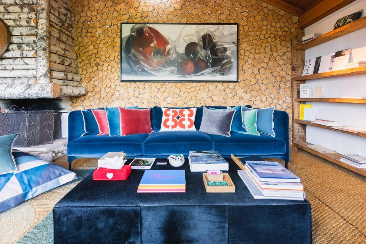 Coin salon dans l'établissement Magic Megève Bois