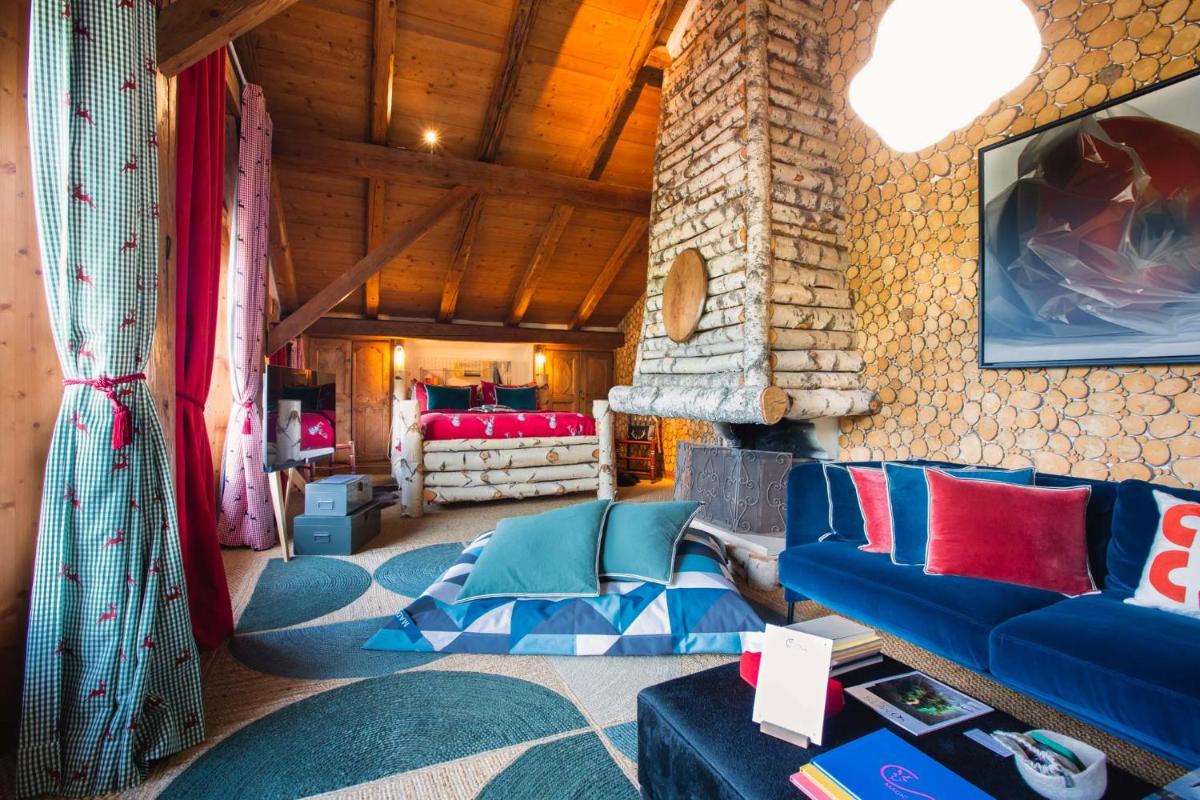 Coin salon dans l'établissement Magic Megève Bois