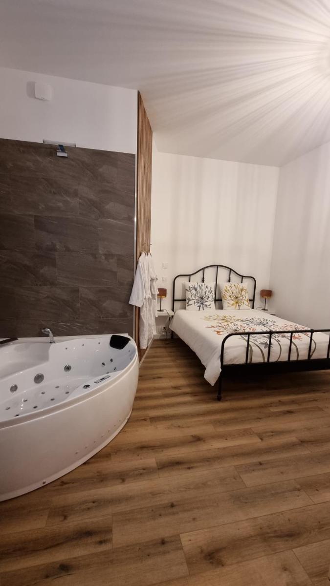 La Bastide Champenoise - Chambres d'hôtes - Housity