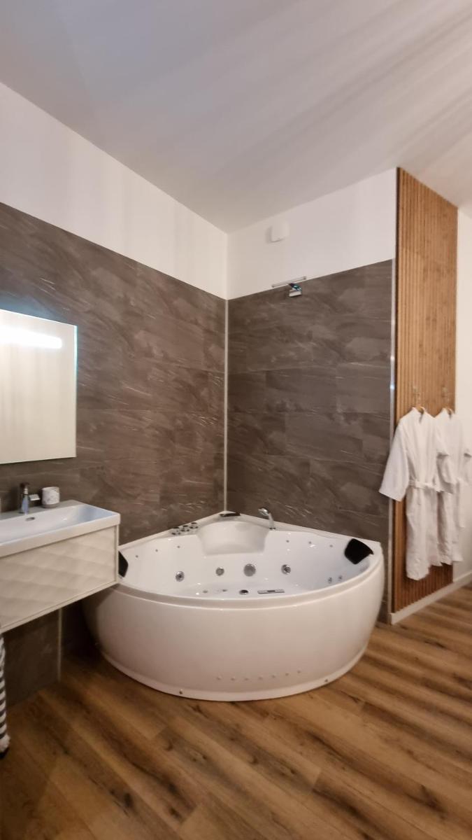La Bastide Champenoise - Chambres d'hôtes - Housity