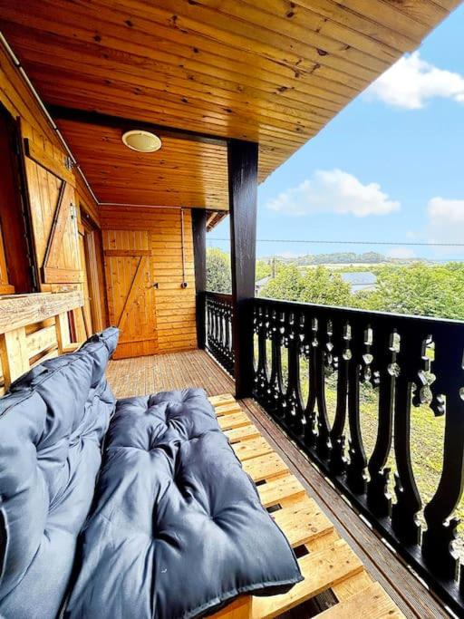 Chalet entièrement rénové proche Besançon - Housity