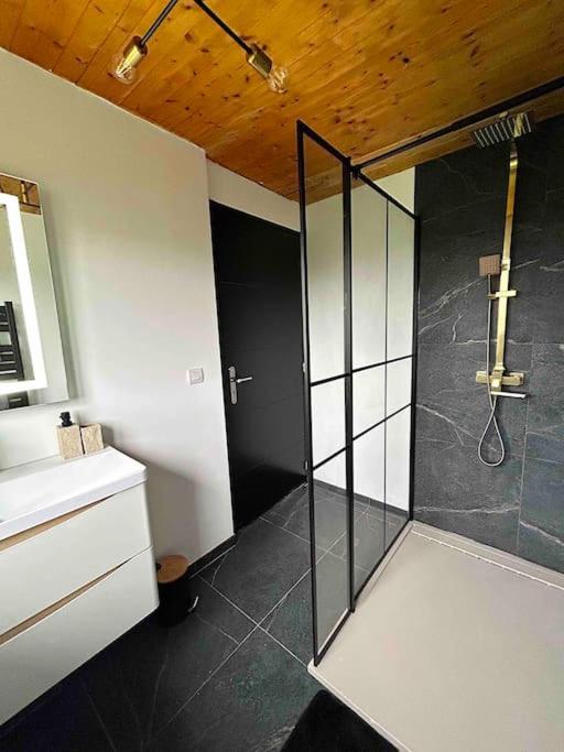 Chalet entièrement rénové proche Besançon - Housity