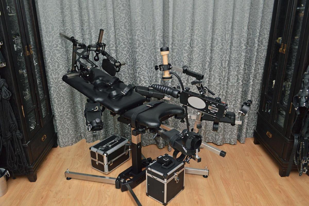 Alba Domina Apartment - BDSM Fetish Domina Studio - Housity