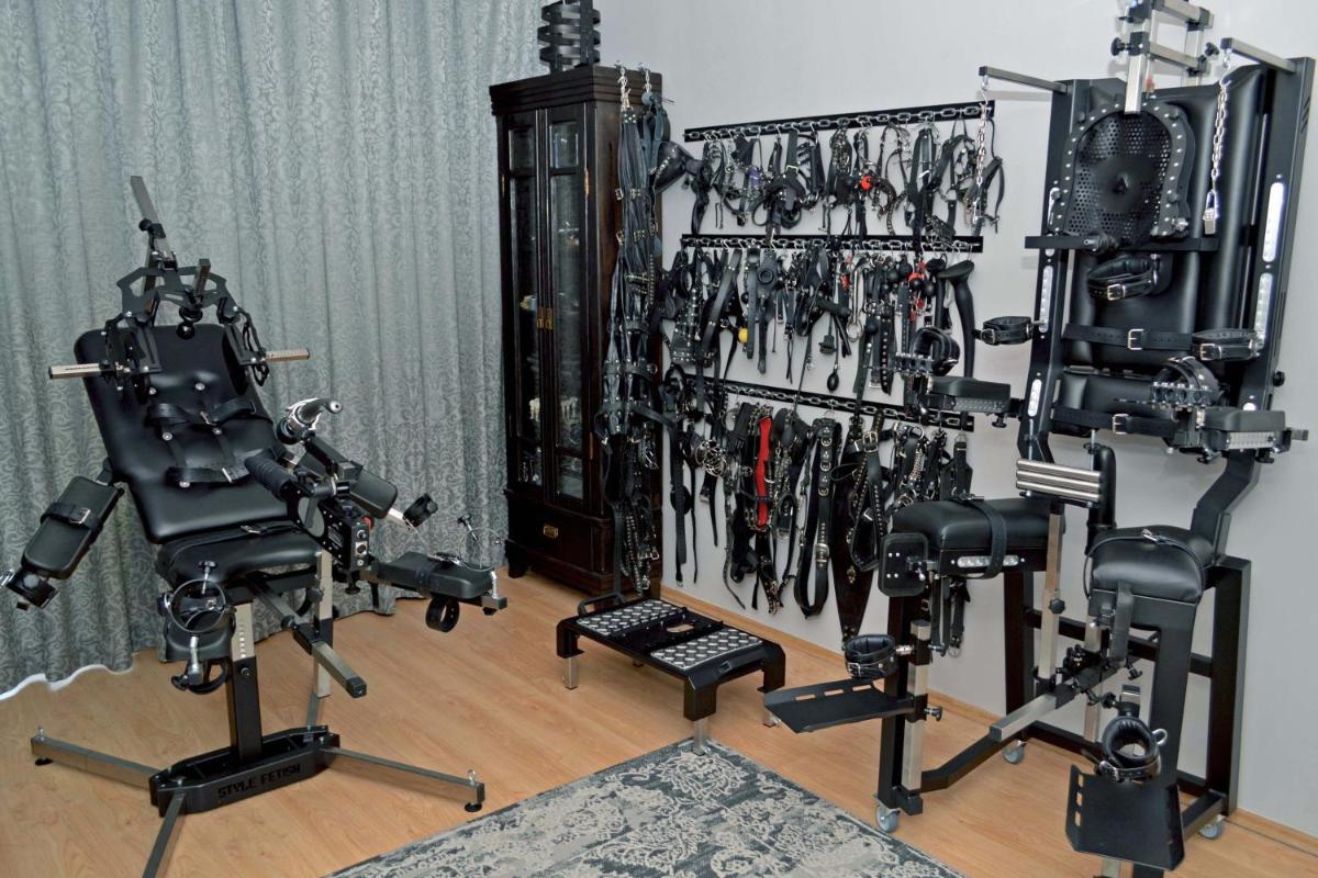 Suitetrails - Alba Domina Apartment - BDSM Fetish Domina Studio