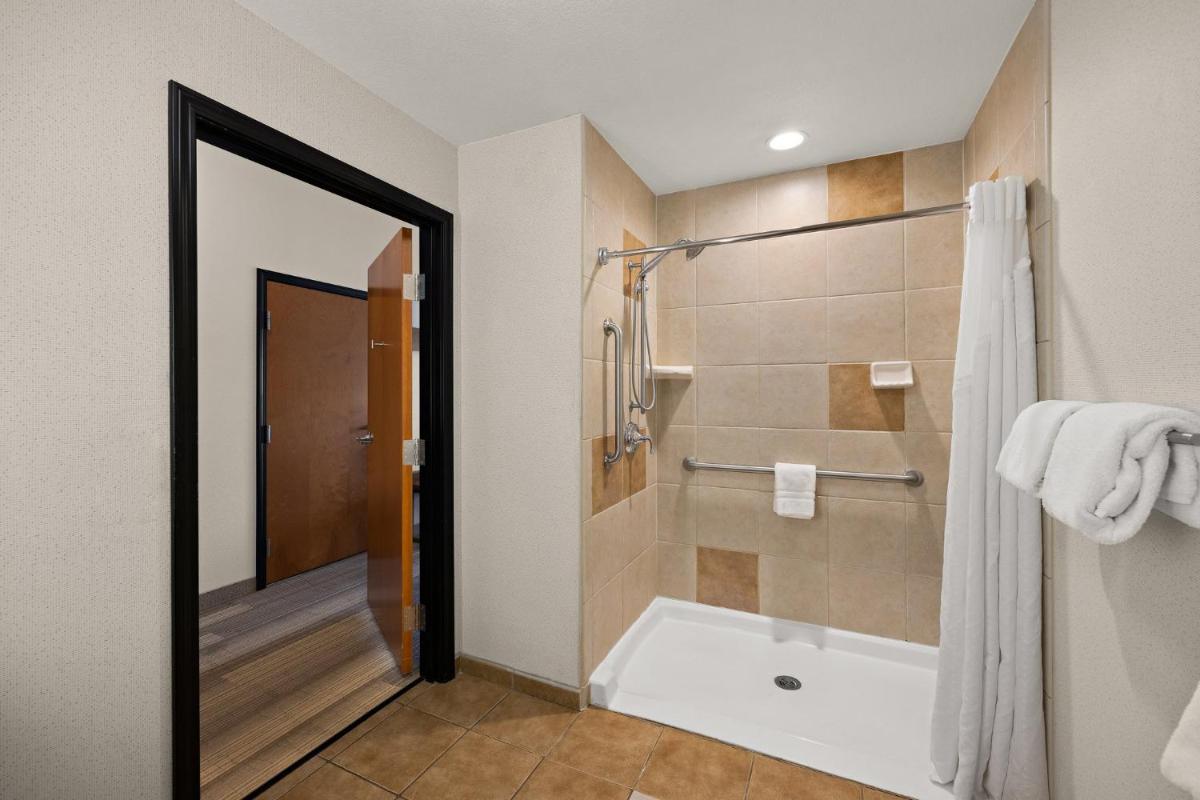 Holiday Inn Express Hotel & Suites Limon I-70/Exit 359 by IHG - Housity