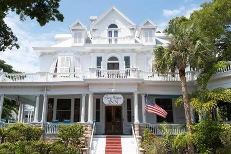 Classic King- Curry Mansion with Heated Pool! - Housity