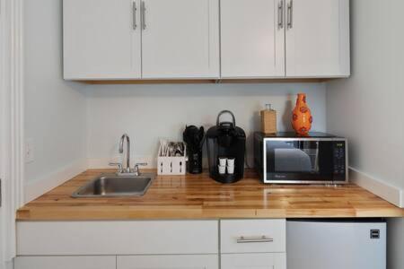 Carey's Corner - Housity