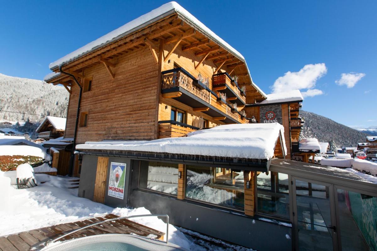 Vue générale sur la montagne ou vue sur la montagne depuis l'hôtel