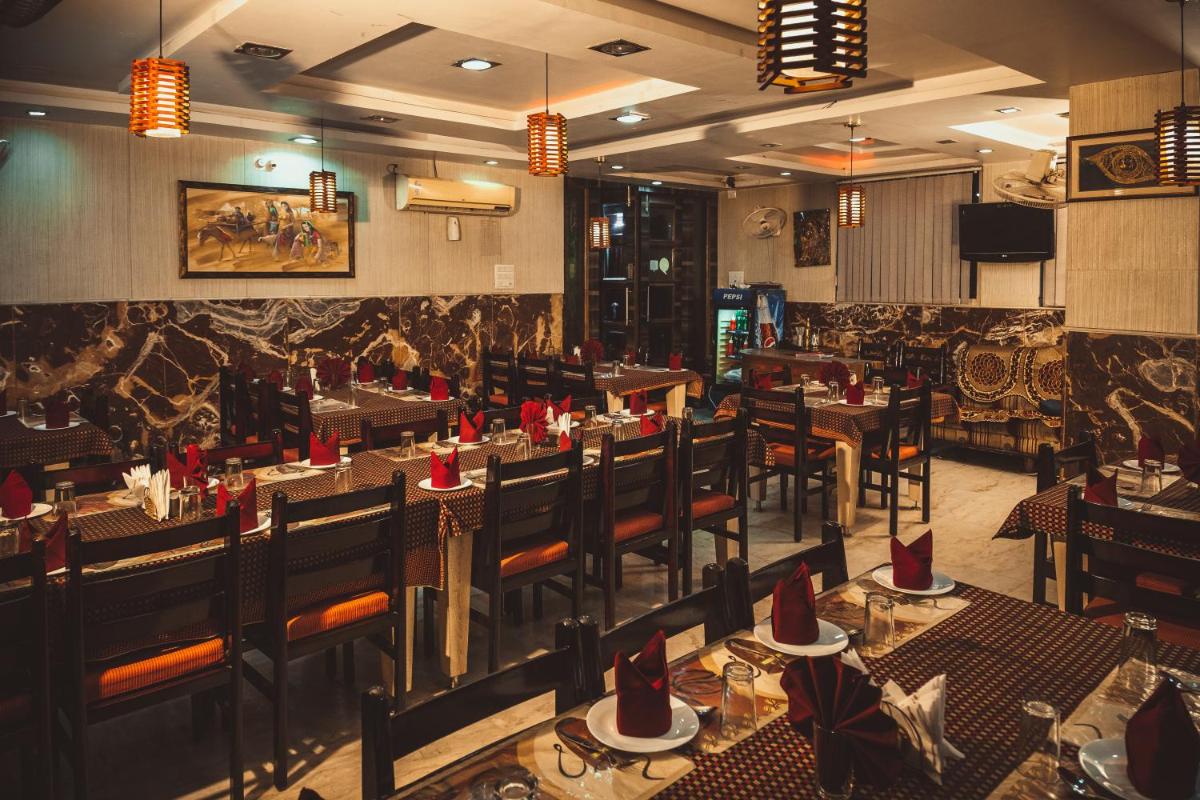 Hotel Meenakshi Udaipur - Family Preffered Hotel - Hizvo