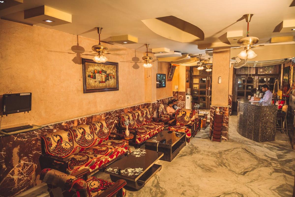 Hotel Meenakshi Udaipur - Family Preffered Hotel - Hizvo