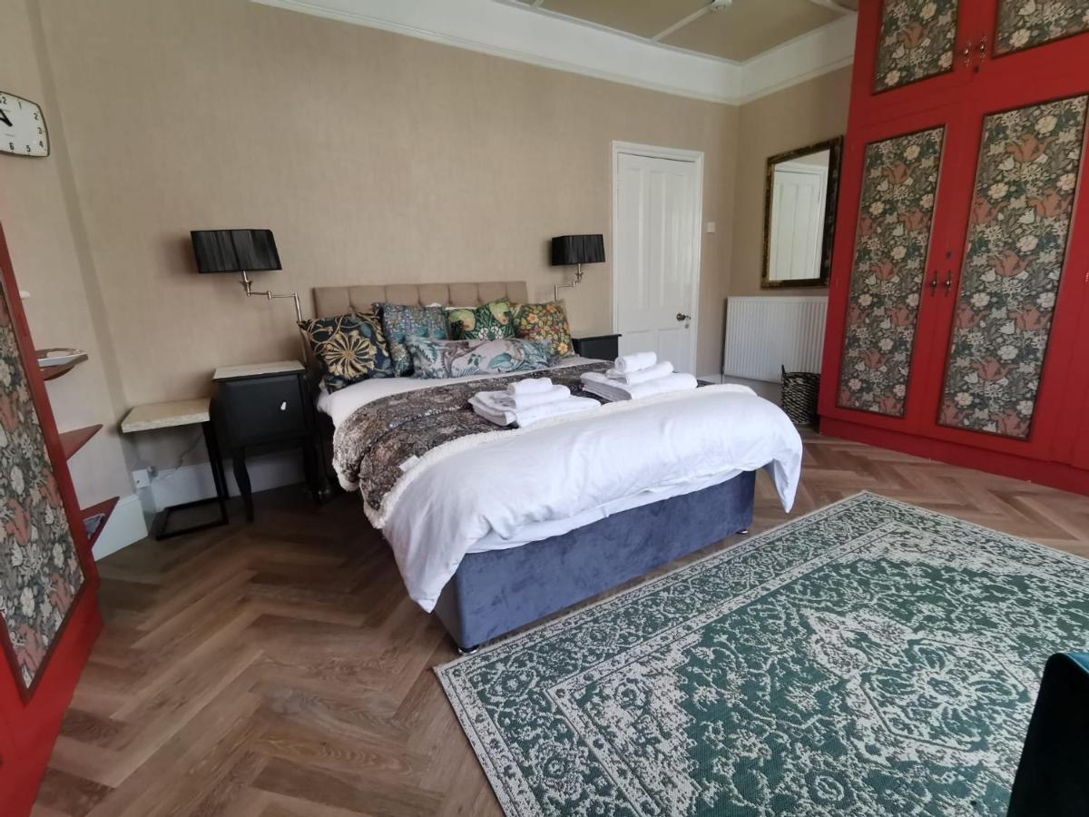 Woodside House - Housity