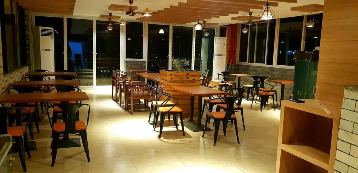 Suitetrails - Hotel Intourist Palace