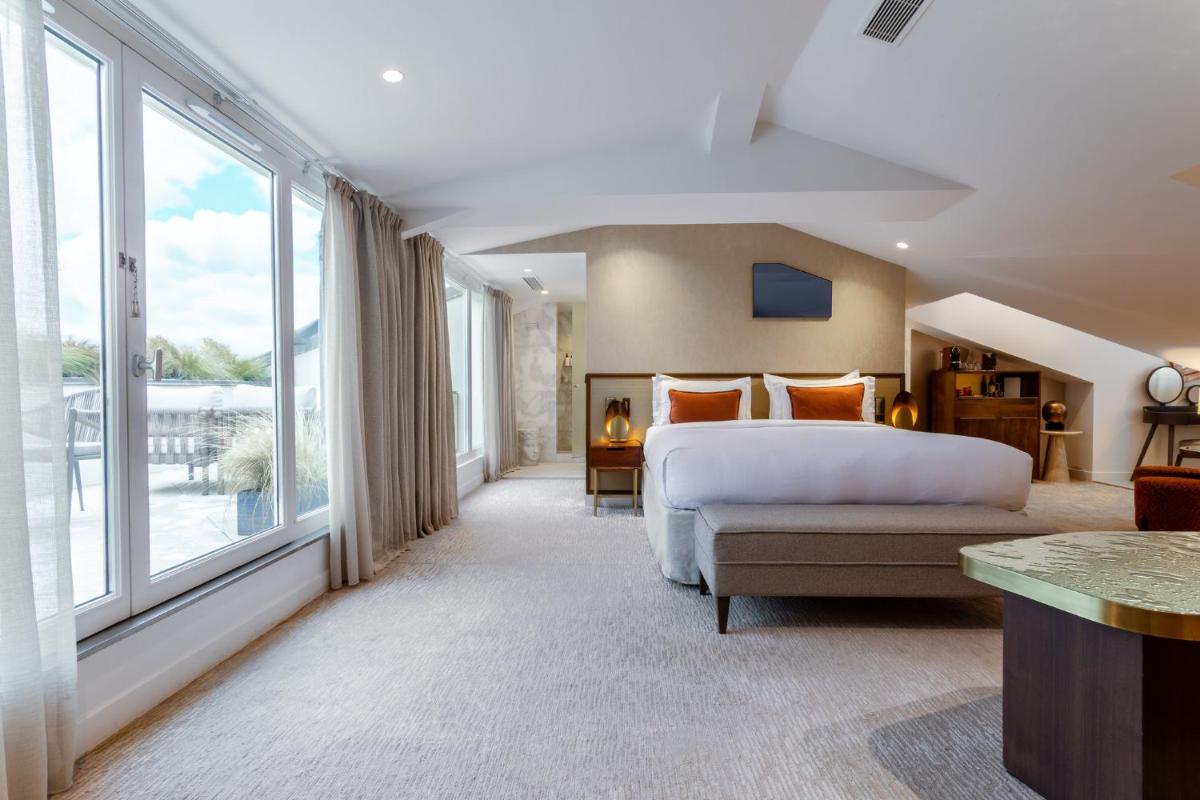 Un ou plusieurs lits dans un hébergement de l'établissement InterContinental Paris Champs Elysées Etoile by IHG