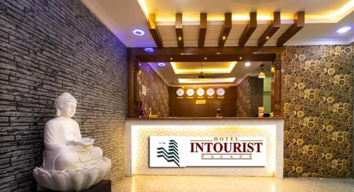 Suitetrails - Hotel Intourist Palace