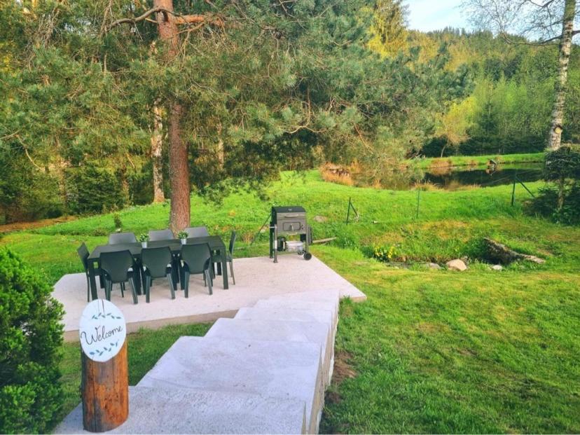 Chalet les Jales Jacuzzi et étang ! - Housity