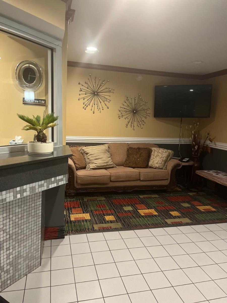Regency Inn & Suites - Housity