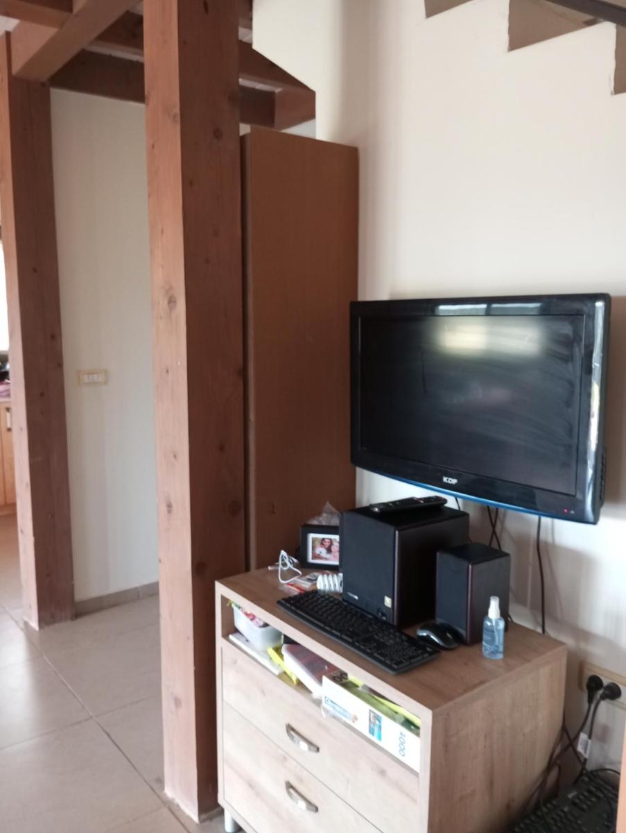 Lakeview Chalet in the Galilee - Master Bedroom Sublet - Housity