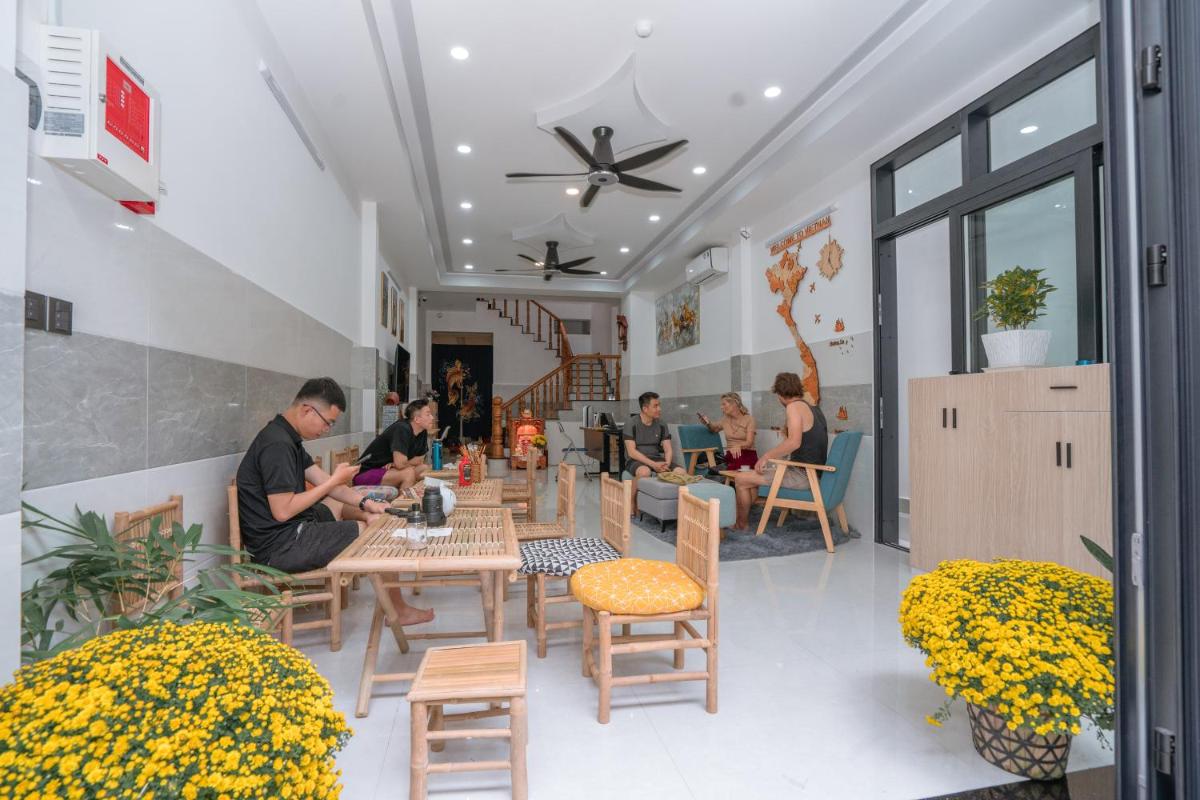 ALOHA SAIGON PREMIUM HOSTEL by Local Travel Experts - Newly opened, Less-touristy location, Spacious rooms, Glass shower bathroom, Free breakfast & Walking Tour - Hizvo