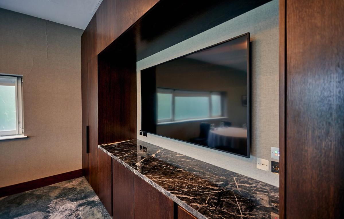 Crowne Plaza Marlow, an IHG Hotel - Housity