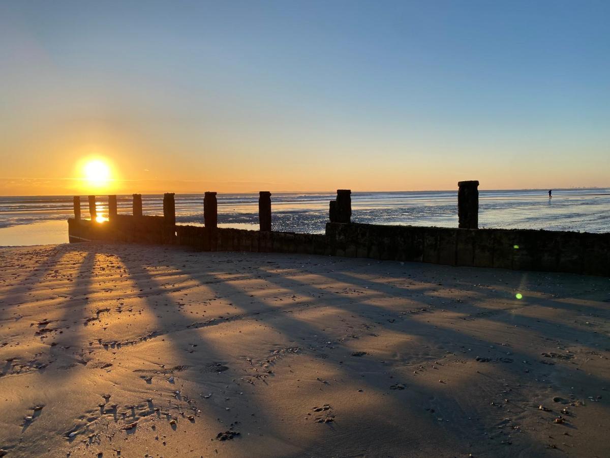 West Wittering beach house with direct beach access - Housity