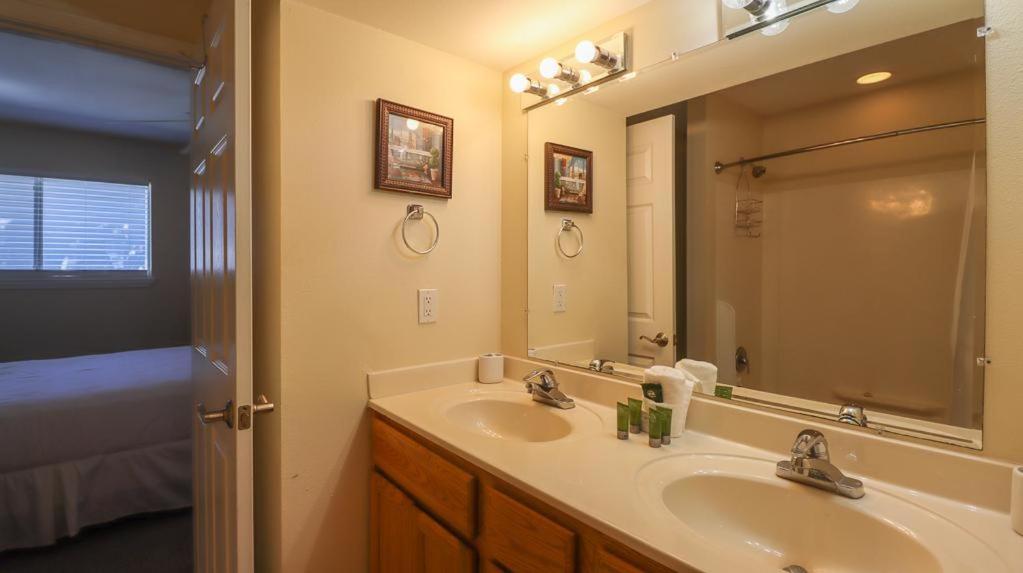 Oak Shores 66 - Housity