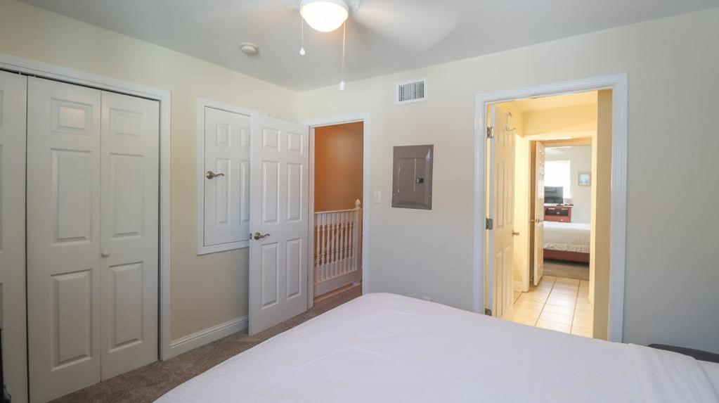 Oak Shores 66 - Housity