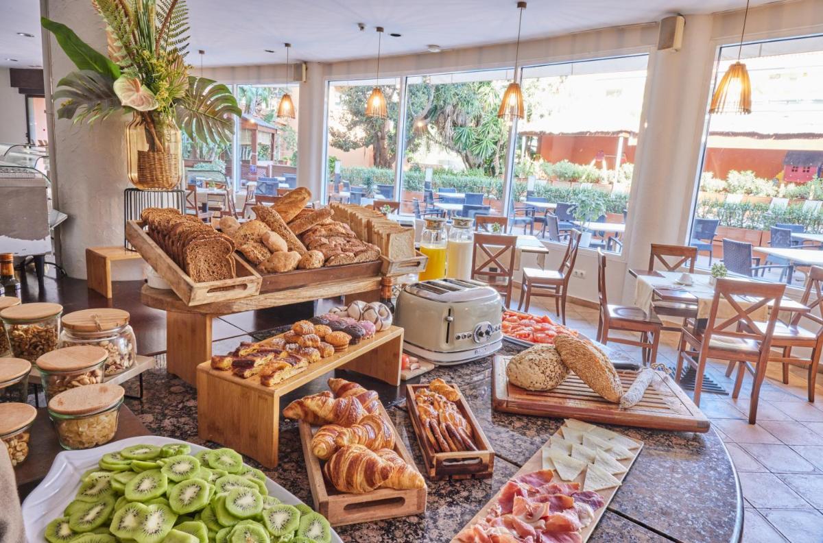 Comida en o cerca de este hotel
