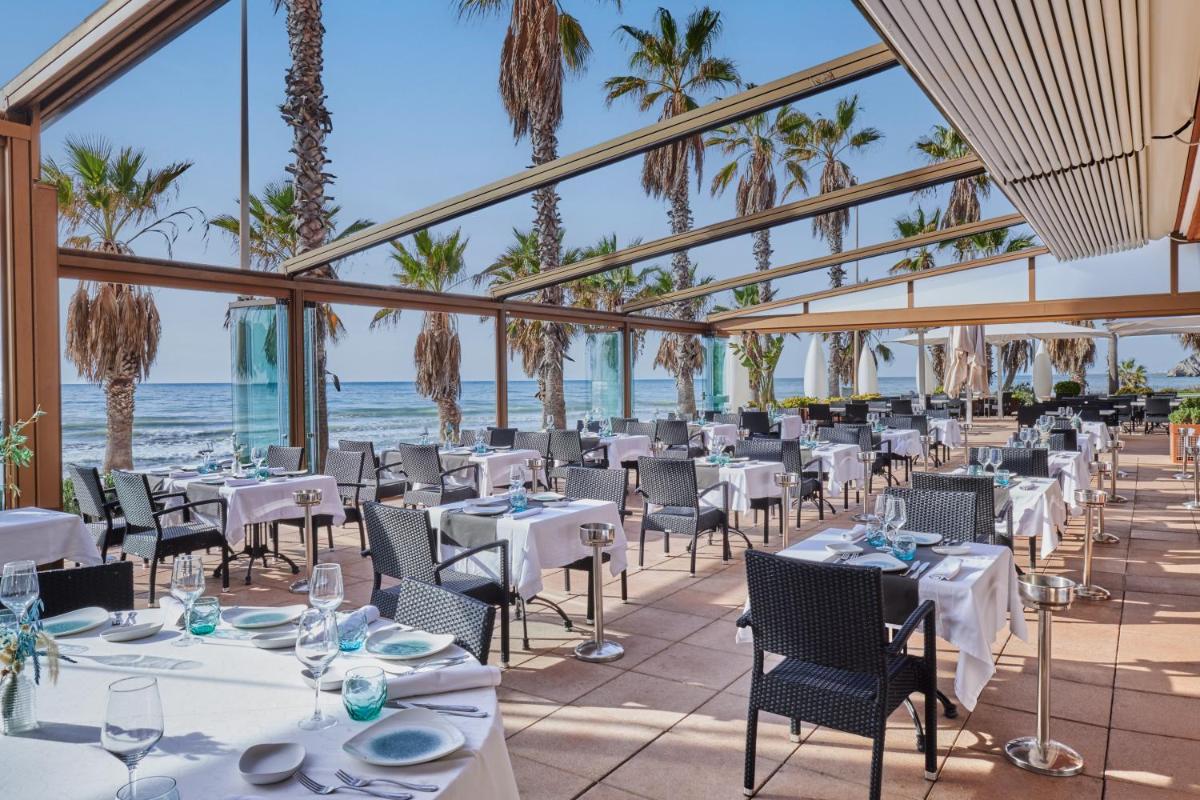 Un restaurante o sitio para comer en Sunway Playa Golf & Spa Sitges