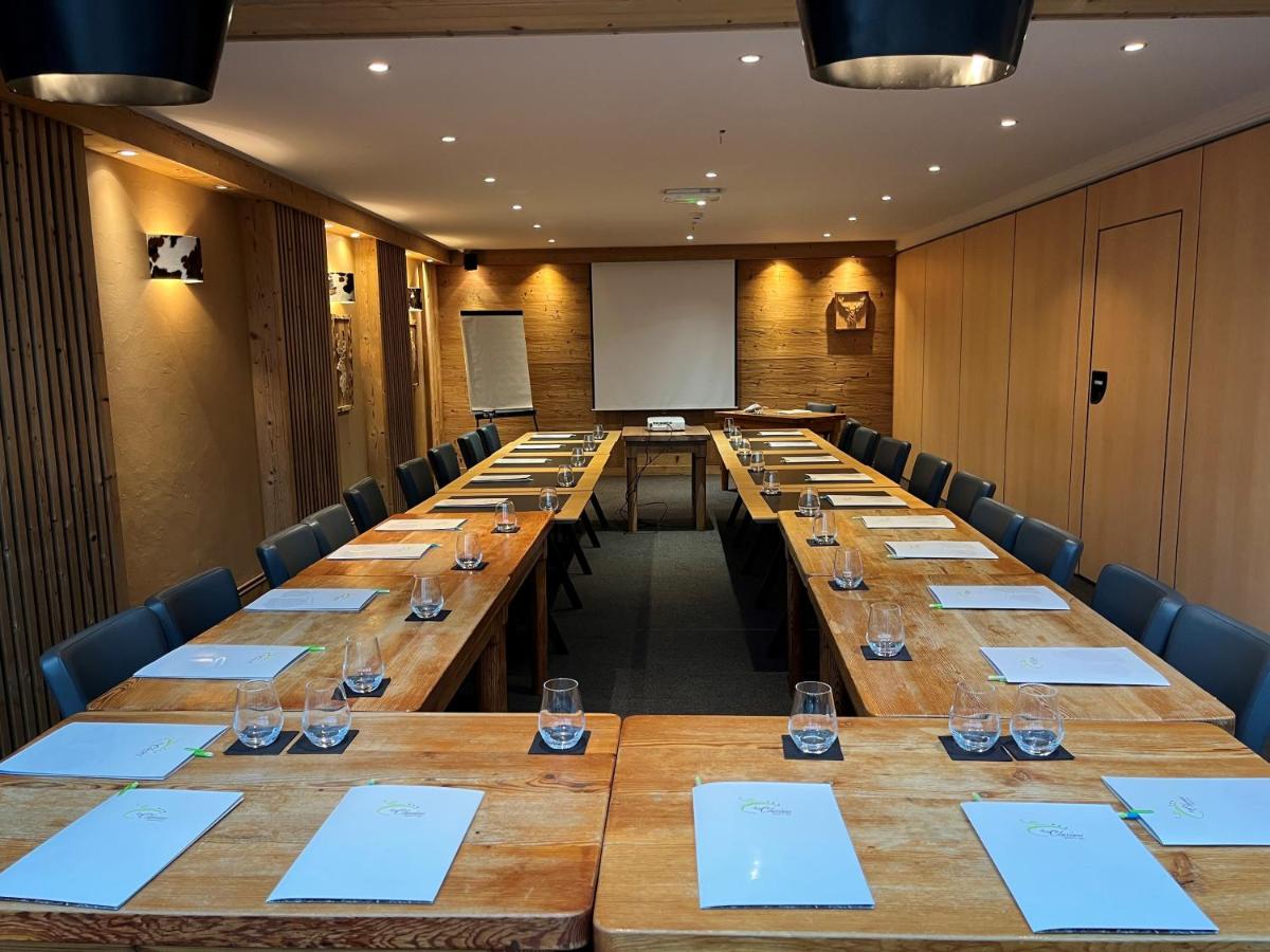 Espace de conférence ou salle de réunion dans l'établissement Hôtel et Spa les Clarines