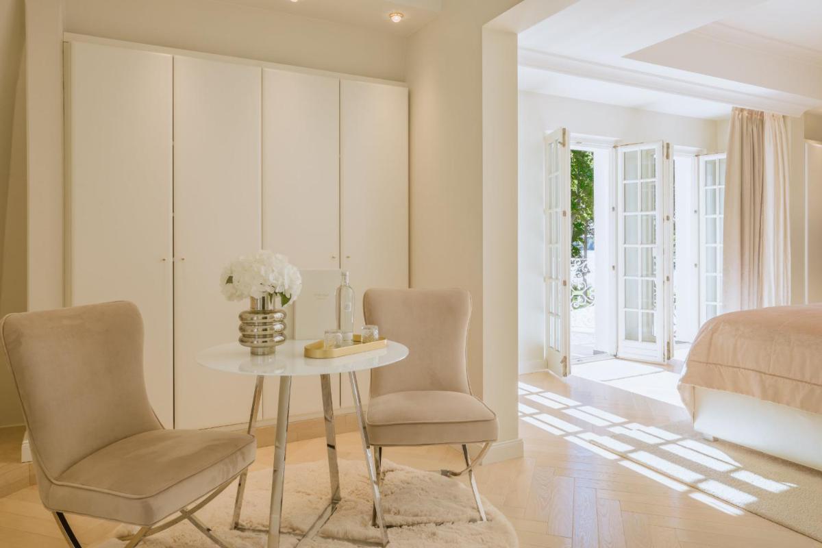 Ein Sitzbereich in der Unterkunft Villa Contessa - Luxury Spa Hotels