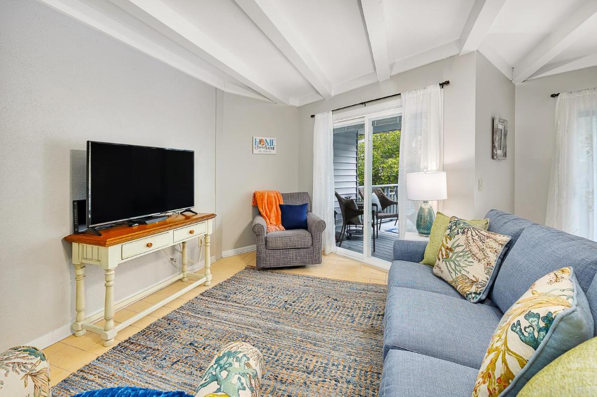 Suitetrails - Steps to East Beach & Pet Friendly w/ 2 King Beds