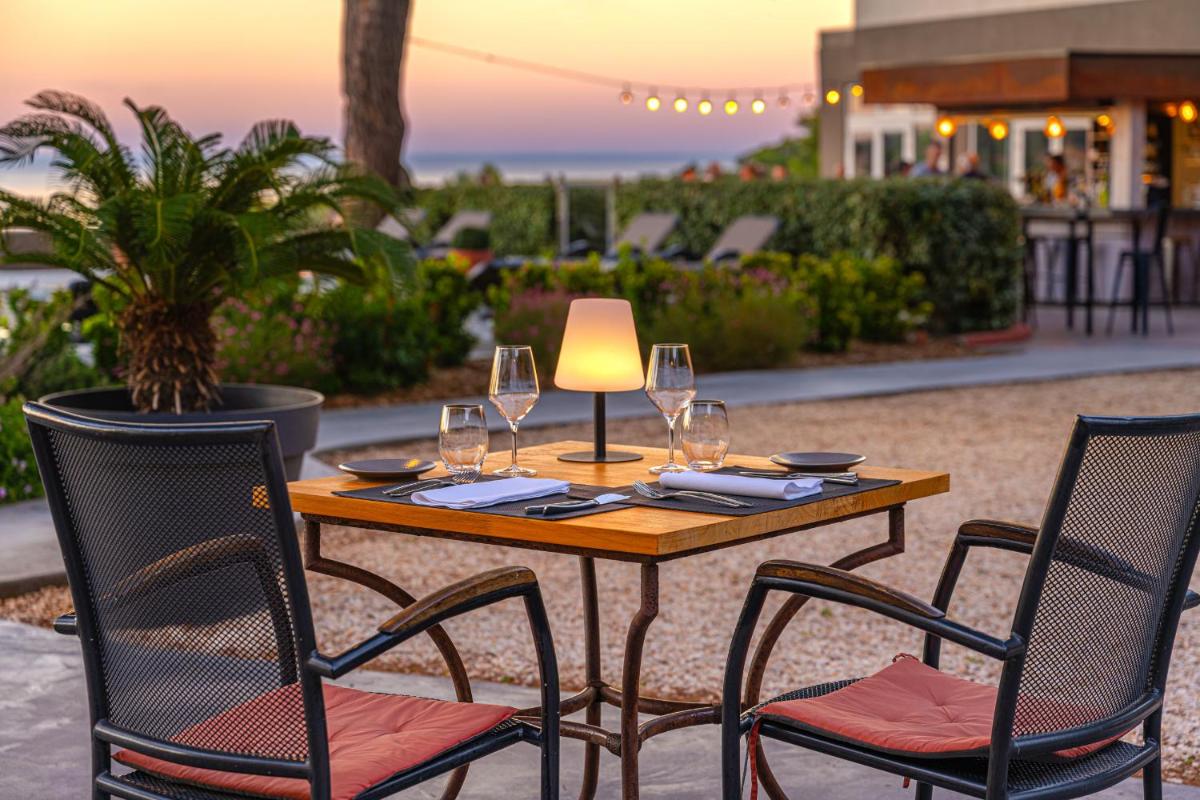 Restaurant ou autre lieu de restauration dans l'établissement Les Jardins du Cèdre, Boutique hôtel & gastronomie