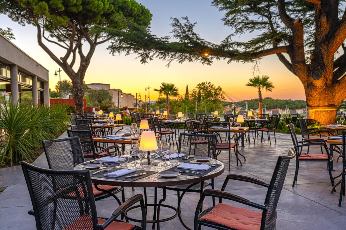 Restaurant ou autre lieu de restauration dans l'établissement Les Jardins du Cèdre, Boutique hôtel & gastronomie