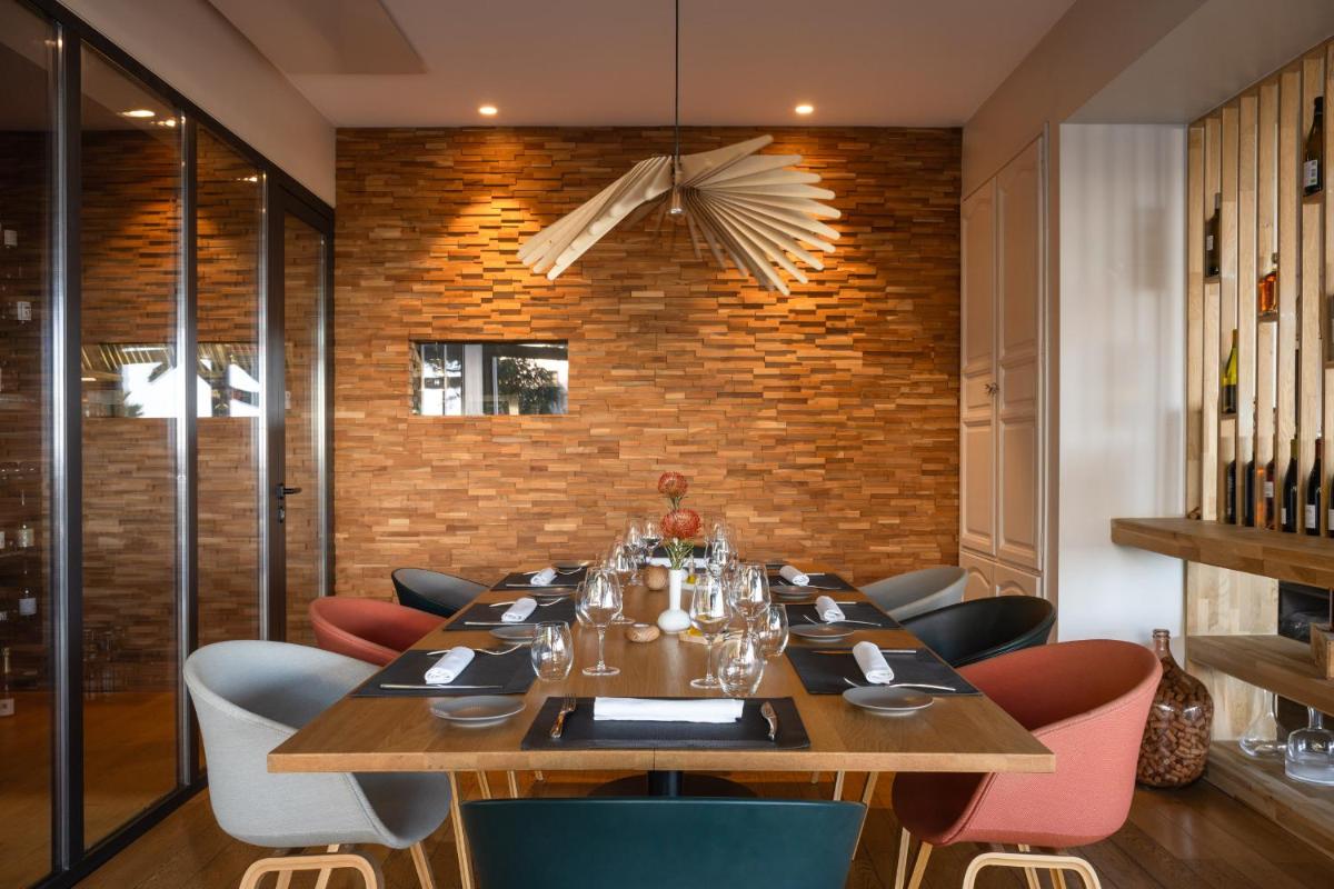 Restaurant ou autre lieu de restauration dans l'établissement Les Jardins du Cèdre, Boutique hôtel & gastronomie