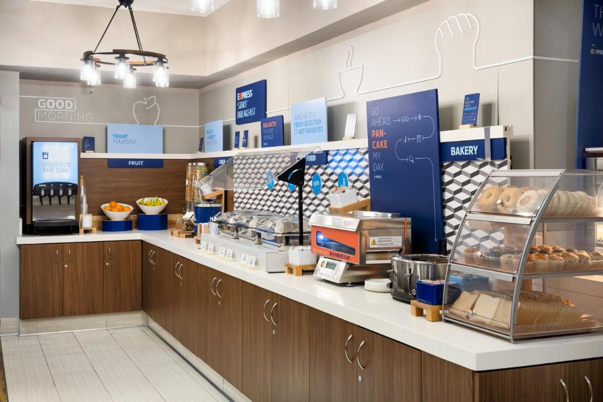 Holiday Inn Express Simi Valley by IHG - Housity