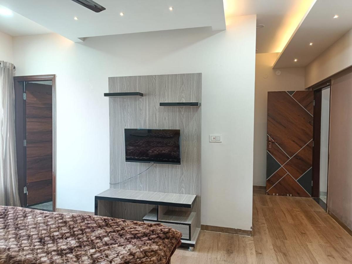 Hotel V - Housity
